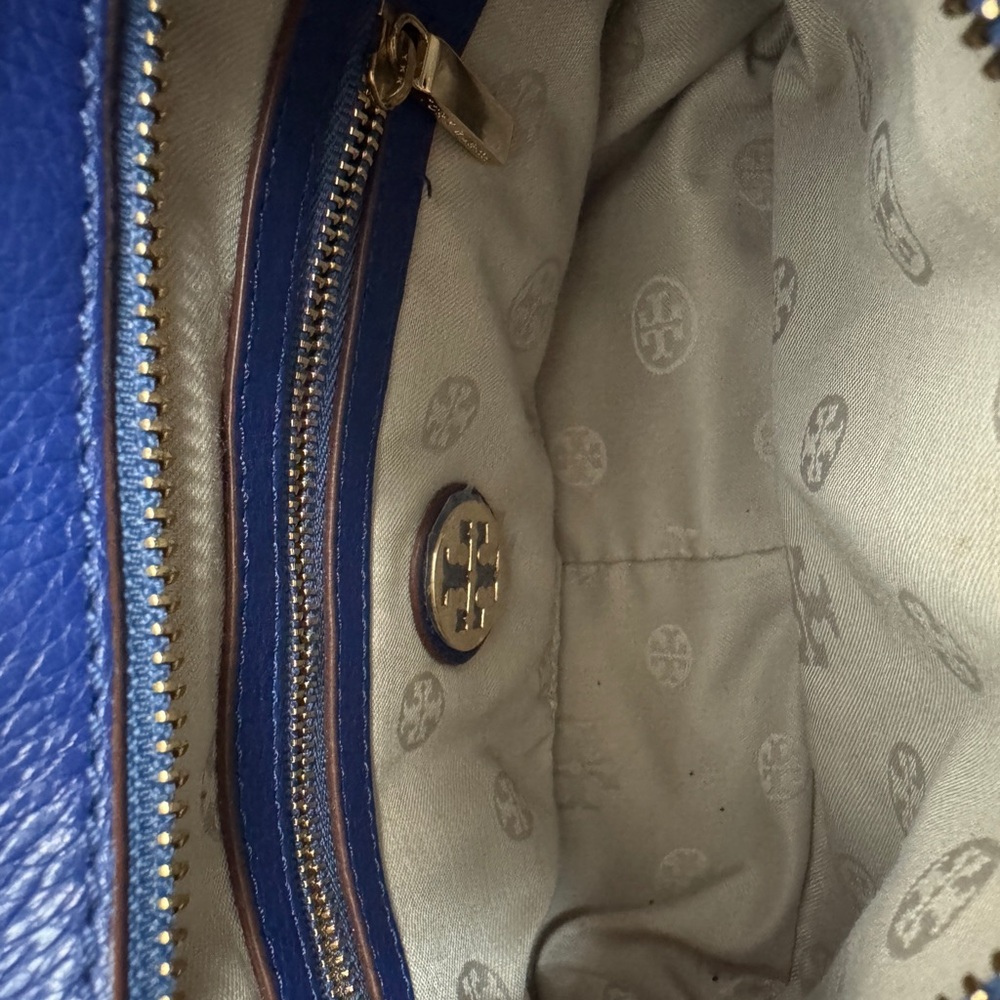 Tory Burch Cobalt Blue Pebbled Leather Chain Crossbody with Tassel - Picture 10 of 11